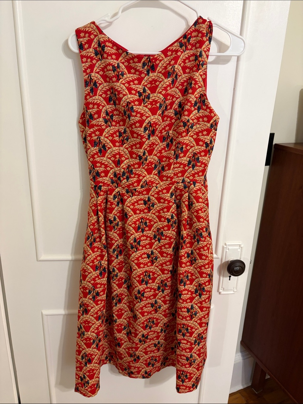 Sleeveless Red Printed Midi Dress with Fitted Waist